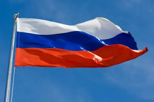 «А ты знаешь смысл трех цветов?»: пройди тест в честь Дня флага России