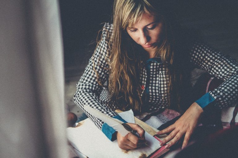 Вопросы на знание тонкостей русского языка, который проходит десять человек из 100