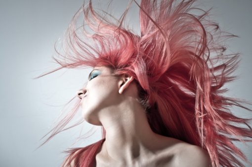Тест для девушек: В какой яркий цвет ты должна покрасить свои волосы?