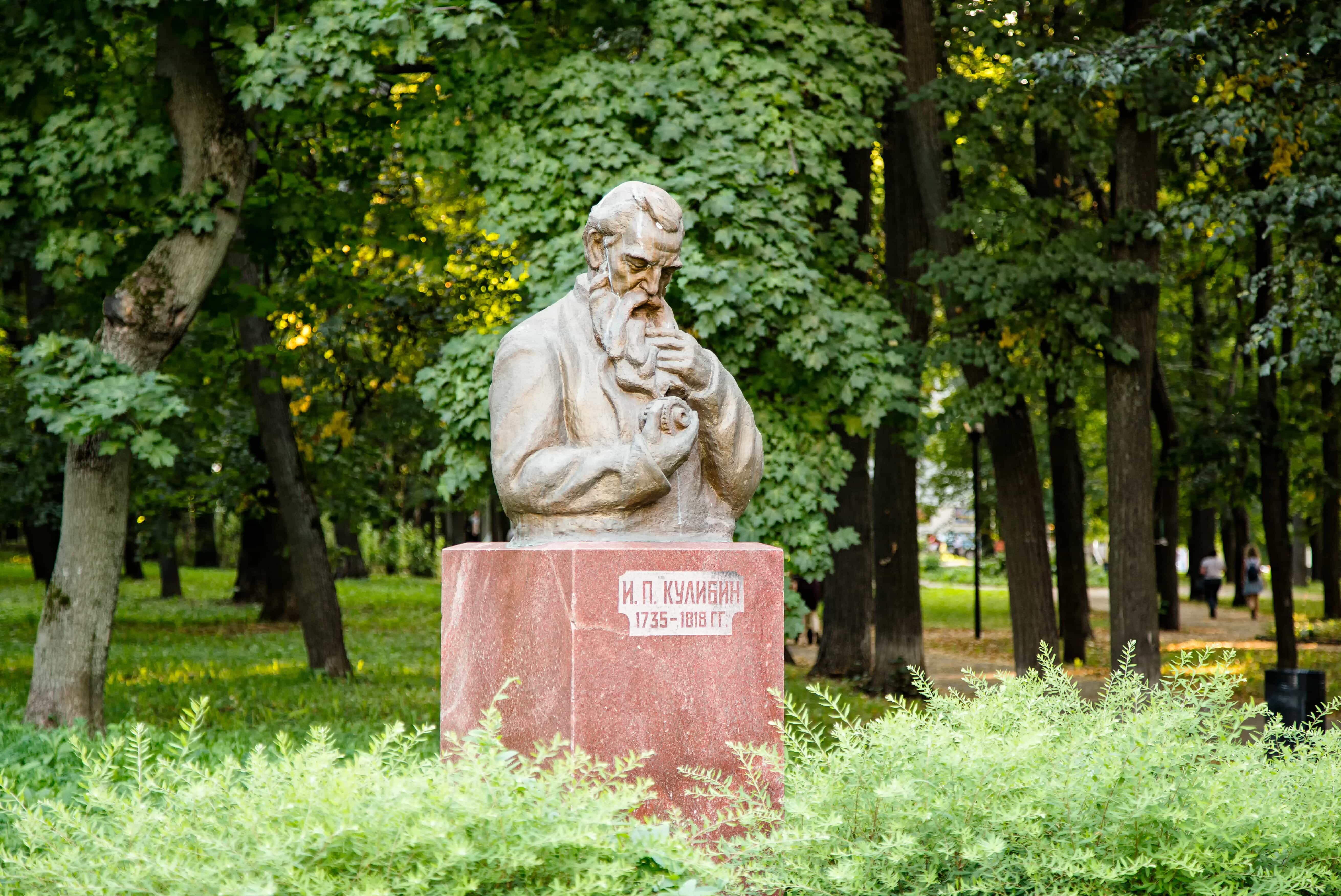 Памятник Кулибину в Нижнем Новгороде