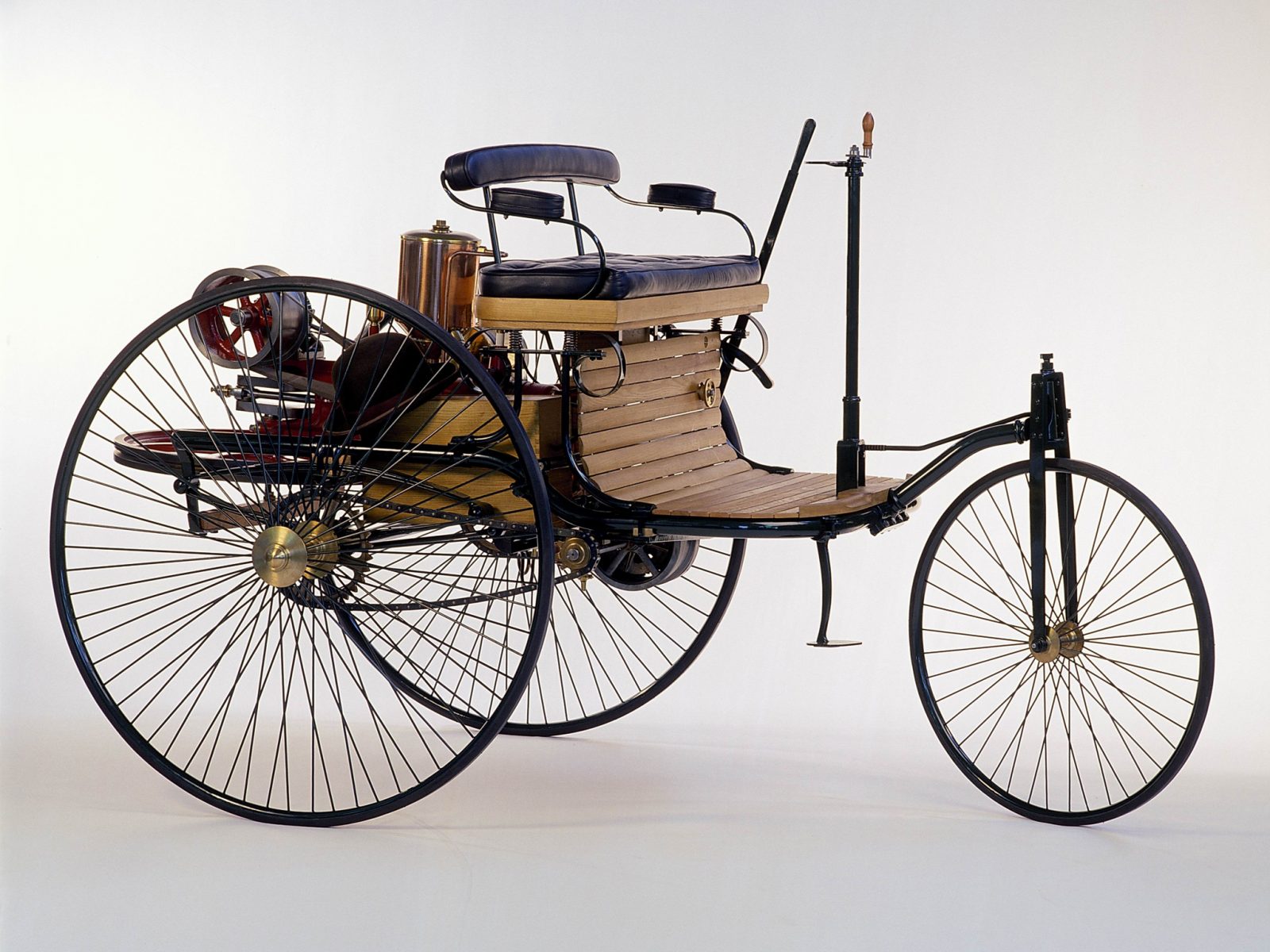 Первые машины на автомате. Benz Patent-Motorwagen 1886. Первый Мерседес Бенц 1886.