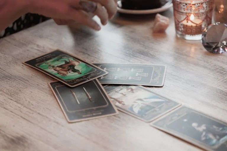 Тест на интуицию: Выберете карту Таро и узнайте, что вас ждет