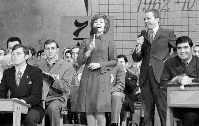 Мы определим ваш возраст по знанию КВН?