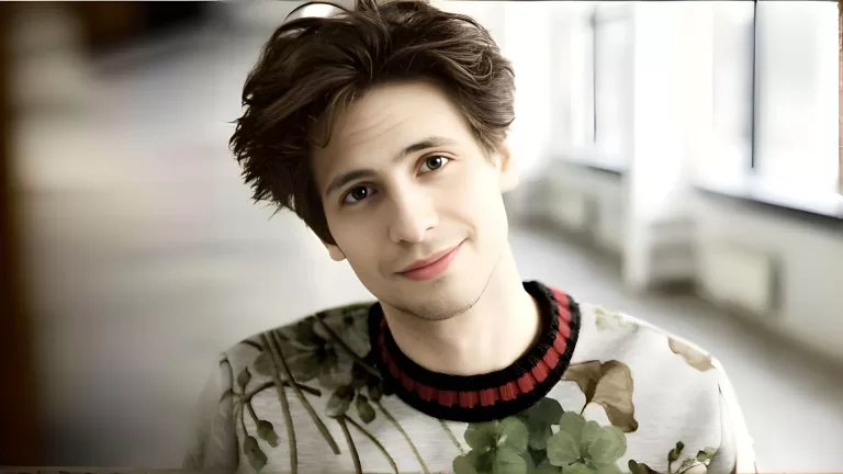 Кто из российских актеров мог бы стать твоим парнем?