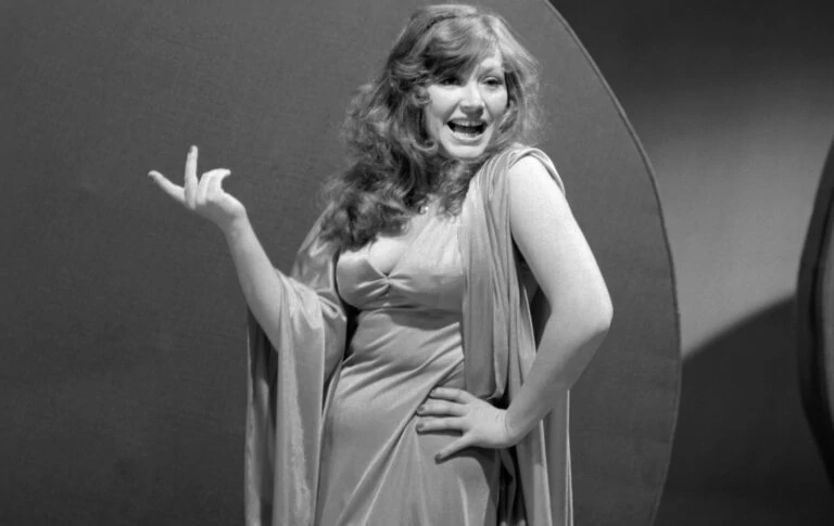 Тест: В какой песне Аллы Пугачевой вы могли бы оказаться?