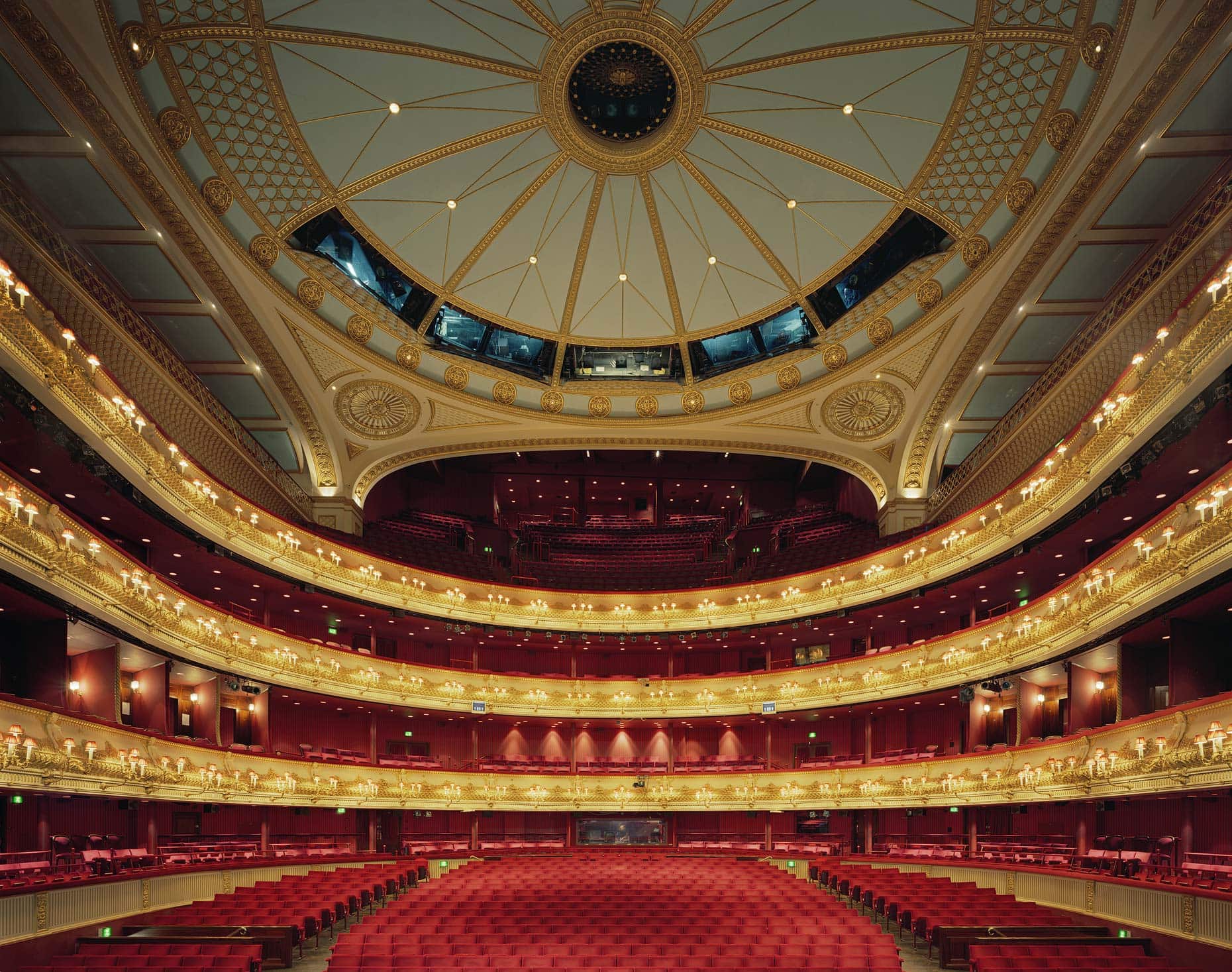 10 известных театров. Королевский оперный театр Ковент-Гарден. Театр Ковент Гарден в Лондоне. Королевский оперный театр Ковент-Гарден | Лондон (Великобритания). Фото театра Ковент Гарден в Лондоне.