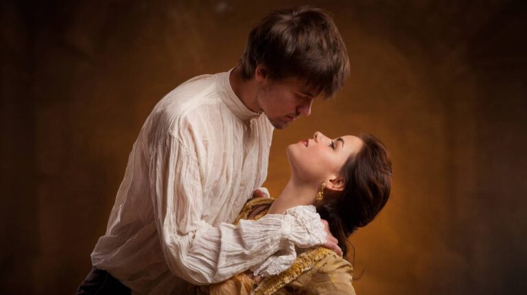 Тест: На какой видеоклип будет похожа твоя лавстори?