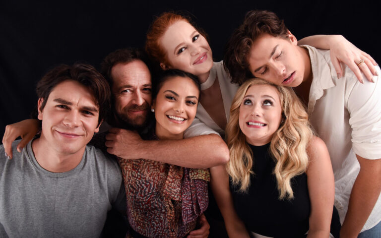 Выбирай сериальных героев, и тест определит, кто из актеров «Ривердейла» признается тебе в любви