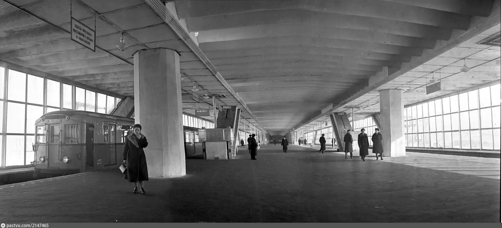 Историческая станция Московского метро без подписи