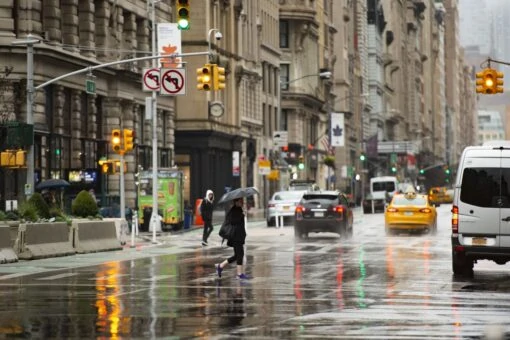 Проведи день в дождливом Нью-Йорке, и мы угадаем, в каком городе ты живешь. Тест для девочек