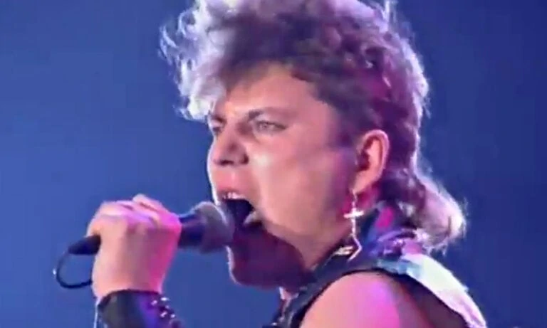 Тест: Что ты знаешь о жизни и творчестве Юрия Хоя и группы «Сектор газа»?