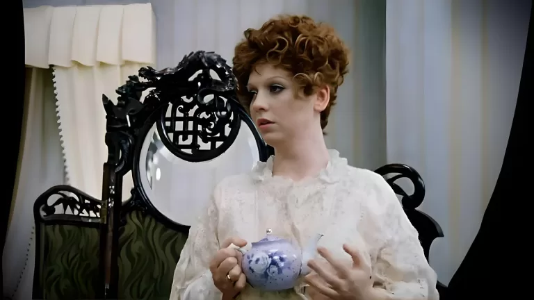 Хорошо ли вы знаете роли Светланы Крючковой?