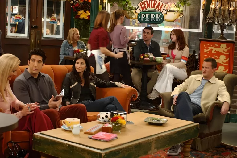 В каком кафе из сериала тебе отобедать?