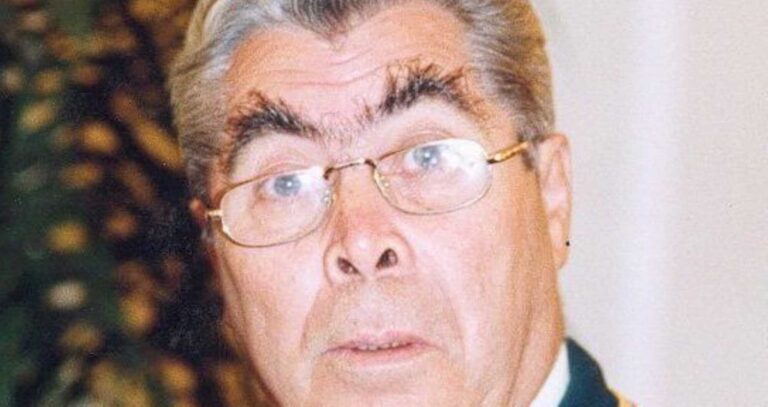 Сможешь угадать известную личность по бровям? Проверь себя с помощью теста