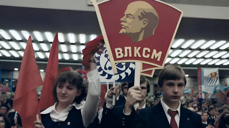 Приняли бы вас в комсомол?