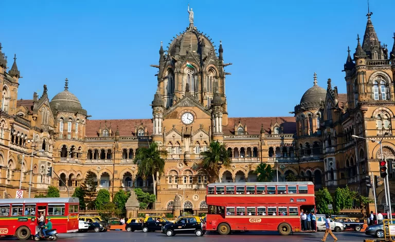 Мы показываем фото вокзала, а вы скажите в каком городе он находится