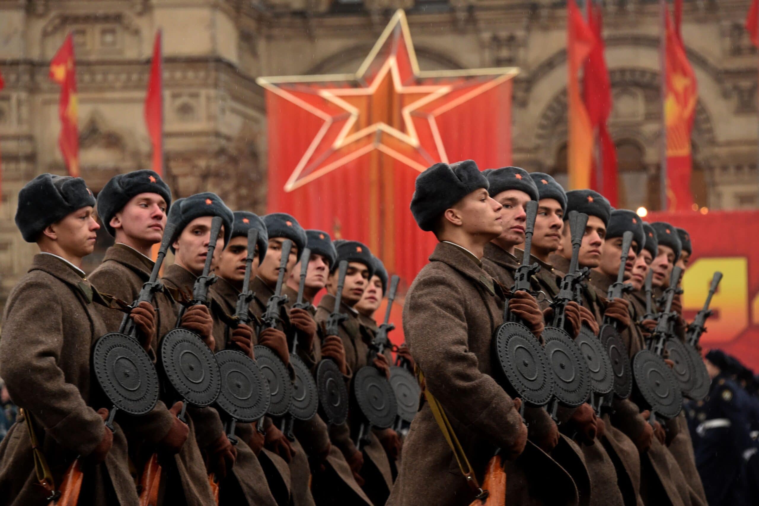 The victory march. Парад в Москве 7 ноября 1941. Парад на красной площади 7 ноября 1941 года. Парад РККА красная площадь 1941. Советская армия парад.