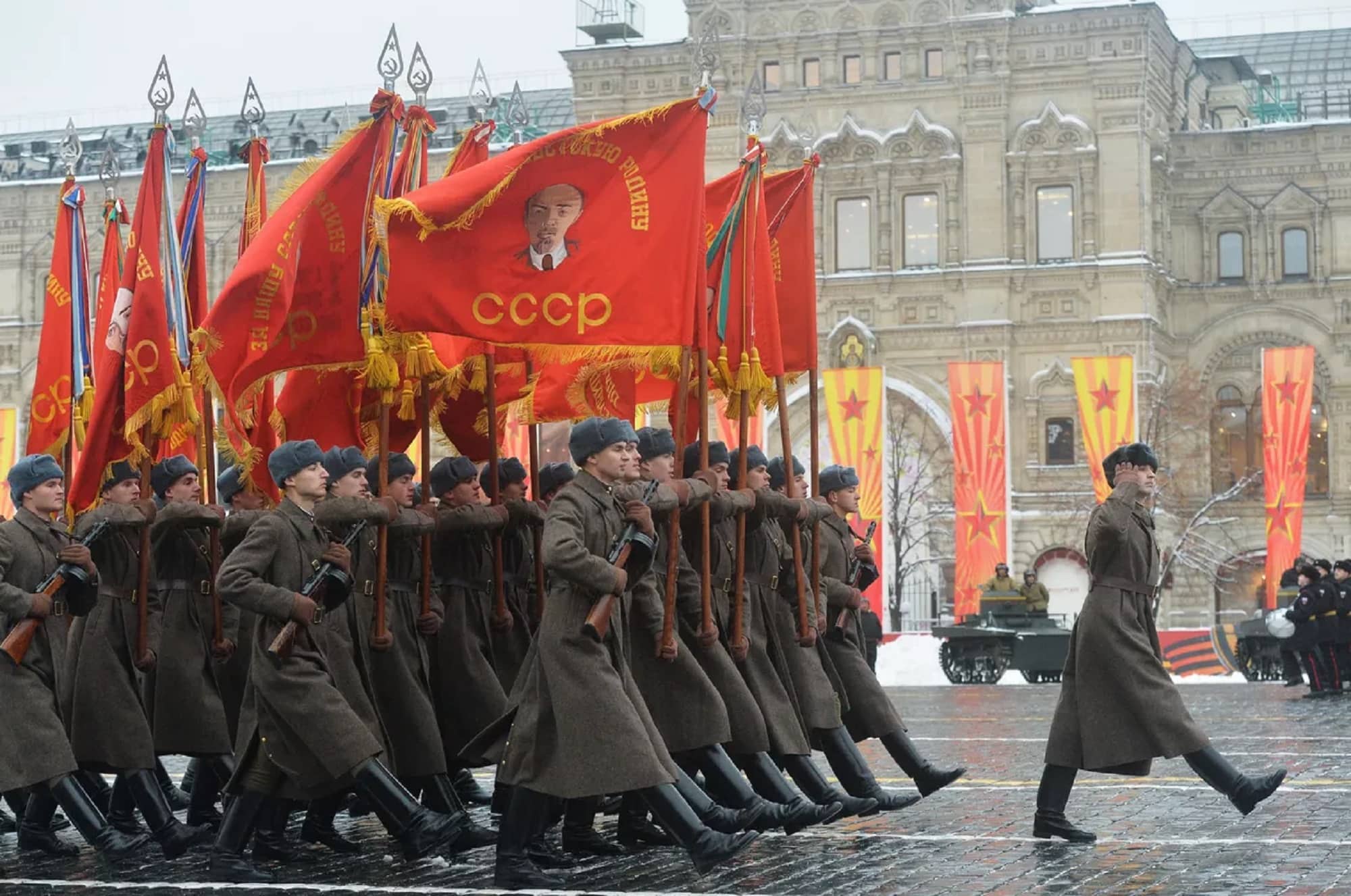 1 7 ноября. Парад СССР 1941. Парад Советской армии на красной площади. Парж на красной площади в СССР. Военные парады в СССР на 7 ноября.