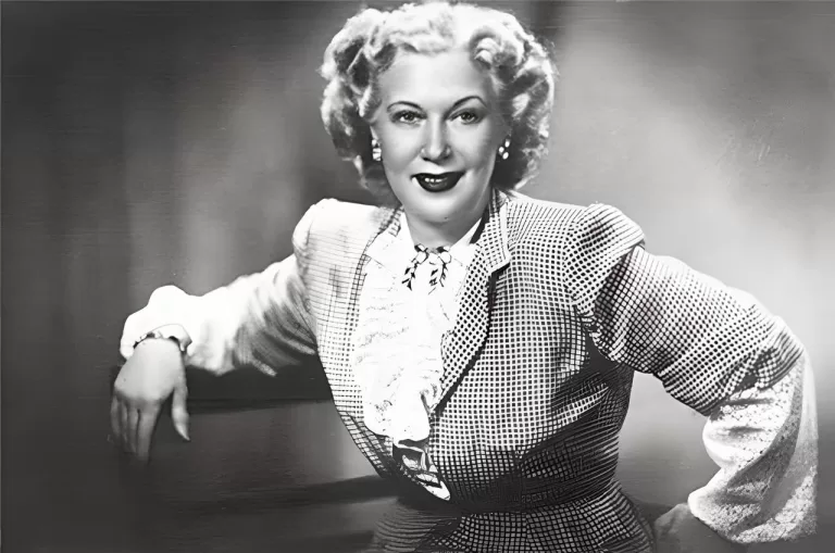 Угадаешь фамилию советской певицы по фото?