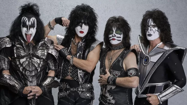 Сможете ли вы узнать эти 20 знаменитых музыкальных коллективов по фото?