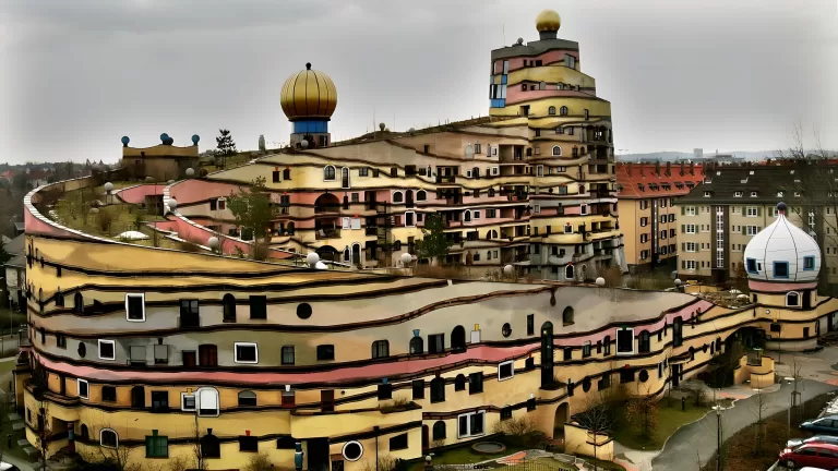 Что ты знаешь о странных зданиях мира?