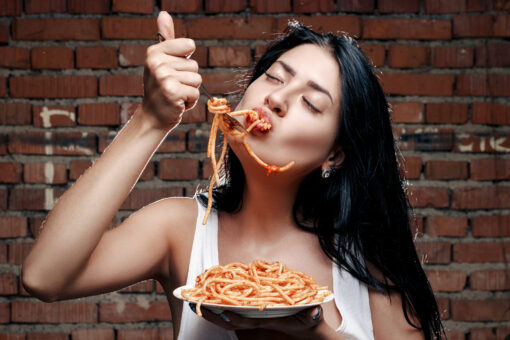 Тест для девушек: Как сильно ты любишь есть?