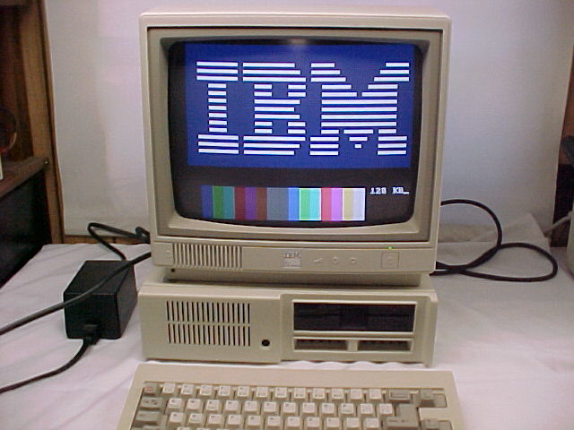 Монитор бывшую. Компьютер IBM 1983. Монитор IBM PC. Мониторы IBM 80е. Компьютеры IBM 1979.