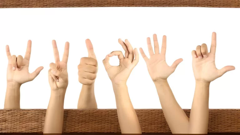 Что обозначают эти жесты в странах мира?