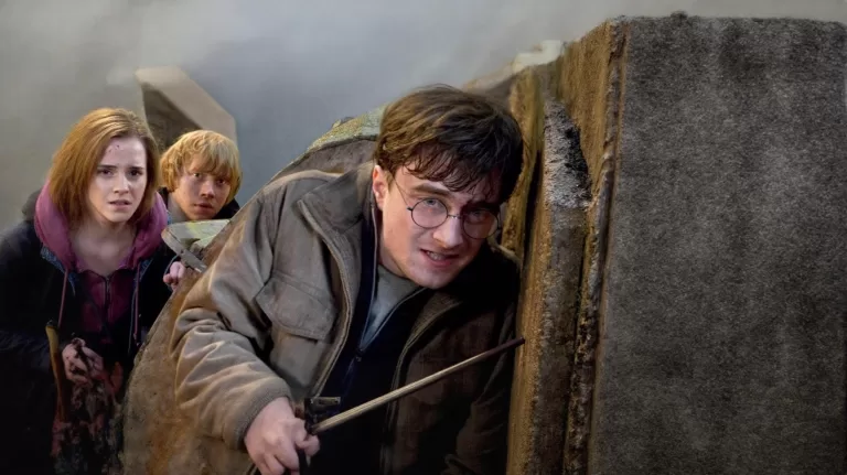 К каким фильмам про Гарри Поттера данные слоганы?