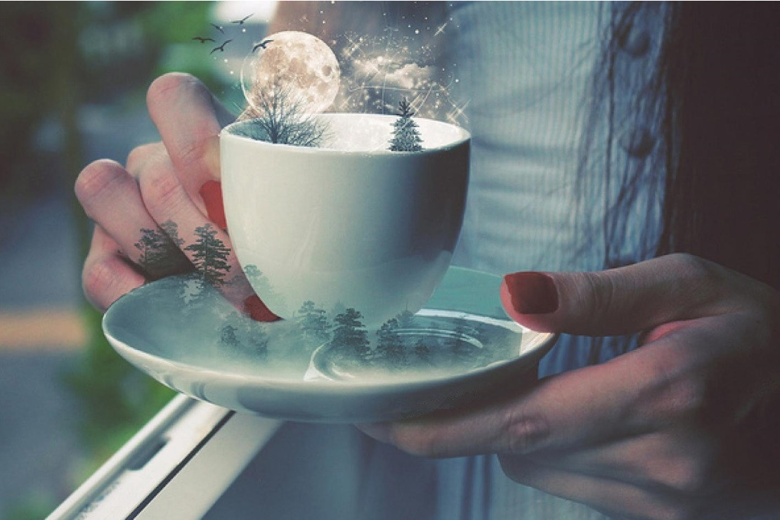 Кружка чая в руках. Волшебное утро. Доброе волшебное утро. Красота в простых вещах.