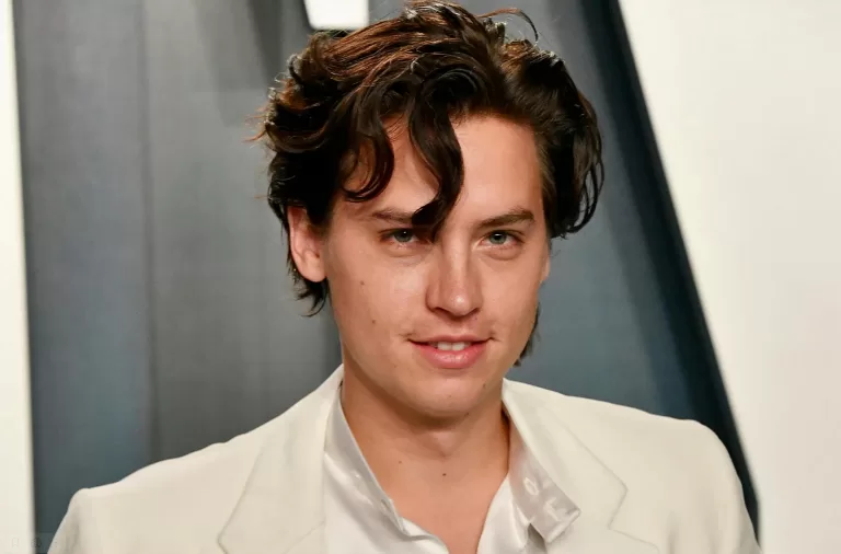 Поделись с нами своим настроением с гифками с Коулом Спроусом! Мы предскажем, в каком настроении ты проведешь этот день!