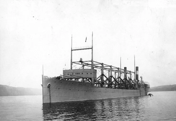 Американский угольщик USS «Cyclops» на реке Гудзон, 1911 год