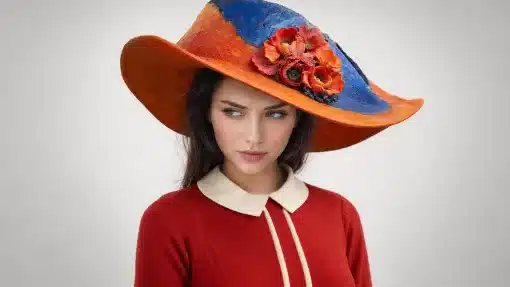 женщина в эффектной шляпе фовизма