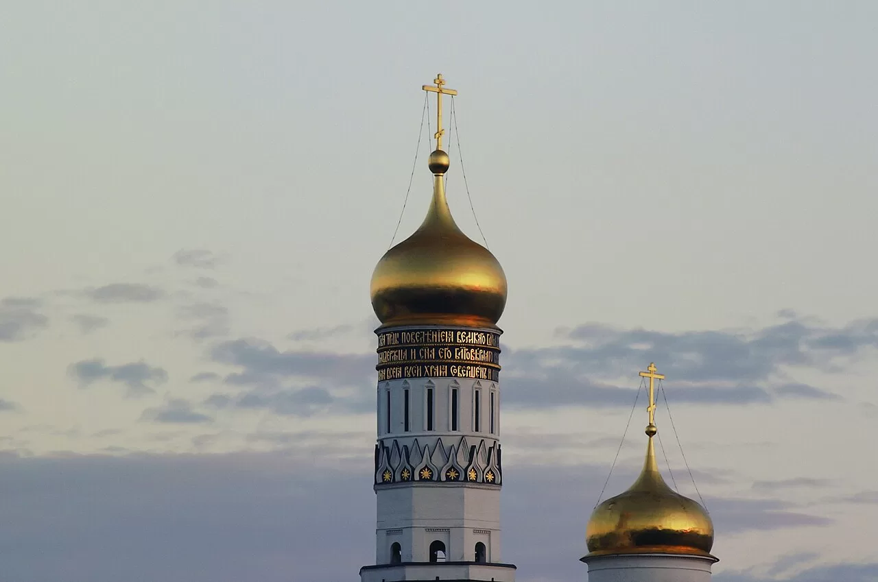 Колокольня Ивана Великого и православный купол