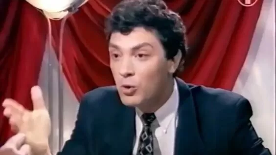 Архивный кадр теледебатов Бориса Немцова и Владимира Жириновского на ОРТ в 1995 году
